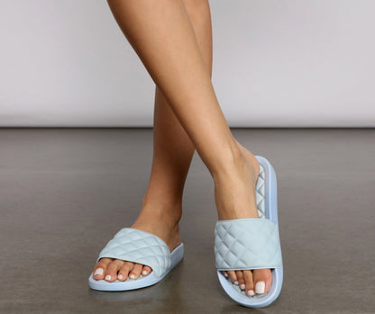 Casual Trendsetter Quilted Slides