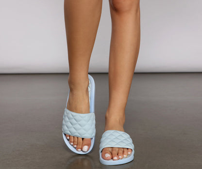 Casual Trendsetter Quilted Slides