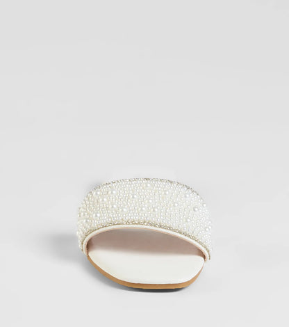 Ever So Chic Rhinestone Pearl Sandals